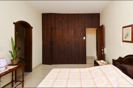 Casa para alugar com 5 quartos, 1500m² em São Francisco, Belo Horizonte