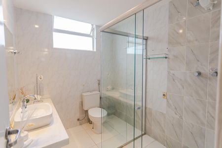 Apartamento à venda com 121m², 3 quartos e 1 vaga Apartamento à venda com 121m², 3 quartos e 1 vagaBanheiro Social