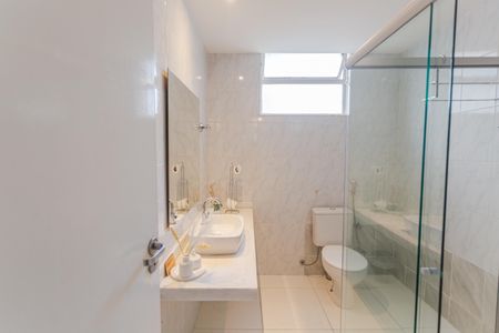 Apartamento à venda com 121m², 3 quartos e 1 vaga Apartamento à venda com 121m², 3 quartos e 1 vagaBanheiro Social