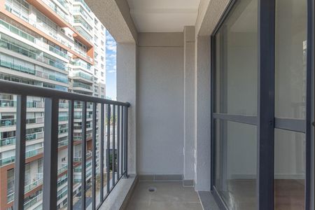 Varanda de kitnet/studio à venda com 1 quarto, 30m² em Vila Cordeiro, São Paulo