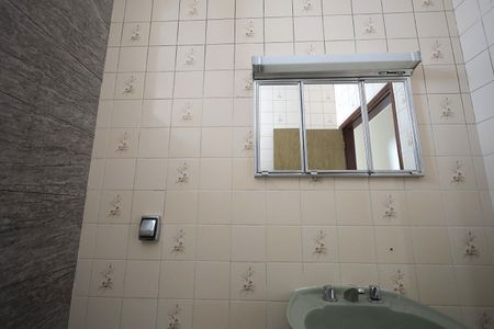 Casa para alugar com 100m², 2 quartos e sem vaga Casa para alugar com 100m², 2 quartos e sem vagaBanheiro