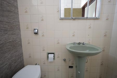 Casa para alugar com 100m², 2 quartos e sem vaga Casa para alugar com 100m², 2 quartos e sem vagaBanheiro