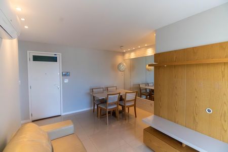 Sala de apartamento para alugar com 2 quartos, 72m² em Santa Rosa, Niterói