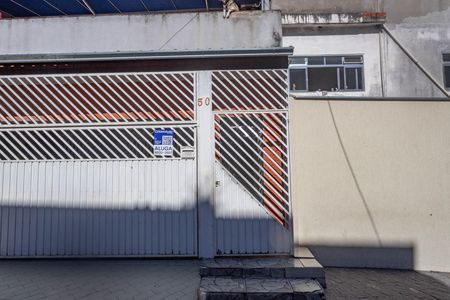 Casa para alugar com 70m², 2 quartos e 1 vaga Casa para alugar com 70m², 2 quartos e 1 vagaFachada + placa