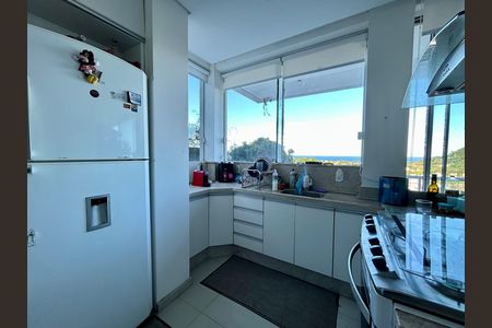 Casa para alugar com 450m², 3 quartos e 5 vagasCozinha 