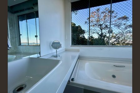 Casa para alugar com 450m², 3 quartos e 5 vagasBanheiro suíte 2