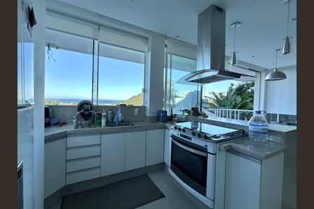 Casa para alugar com 450m², 3 quartos e 5 vagasCozinha 