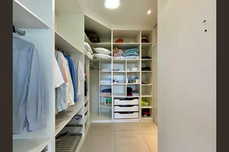 Casa para alugar com 450m², 3 quartos e 5 vagasSuíte 2 Closet