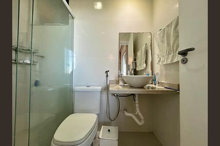Casa para alugar com 450m², 3 quartos e 5 vagasBanheiro suíte 1