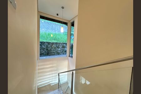 Casa para alugar com 450m², 3 quartos e 5 vagasEscada