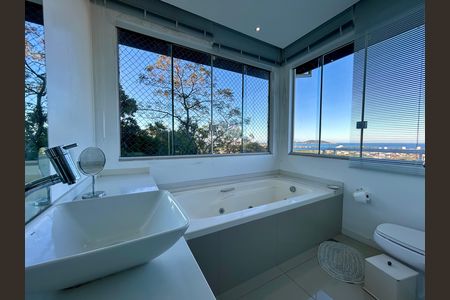 Casa para alugar com 450m², 3 quartos e 5 vagasBanheiro suíte 2