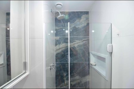 Banheiro de apartamento para alugar com 2 quartos, 52m² em Imperial de São Cristóvão, Rio de Janeiro