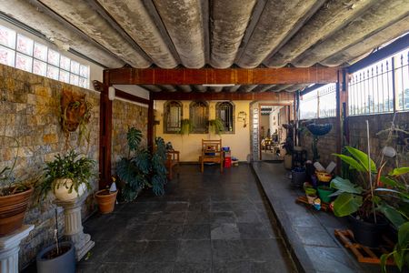 Casa à venda com 198m², 4 quartos e 2 vagas Casa à venda com 198m², 4 quartos e 2 vagasGaragem