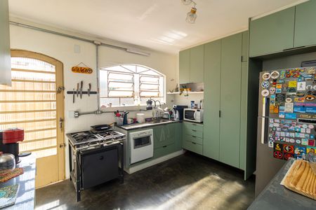 Casa à venda com 198m², 4 quartos e 2 vagas Casa à venda com 198m², 4 quartos e 2 vagasCozinha