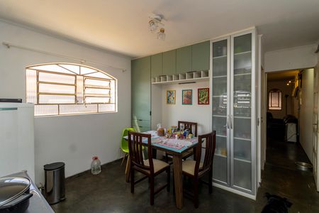 Casa à venda com 198m², 4 quartos e 2 vagas Casa à venda com 198m², 4 quartos e 2 vagasCozinha