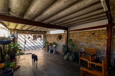 Casa à venda com 198m², 4 quartos e 2 vagas Casa à venda com 198m², 4 quartos e 2 vagasGaragem