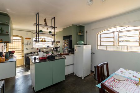 Casa à venda com 198m², 4 quartos e 2 vagas Casa à venda com 198m², 4 quartos e 2 vagasCozinha