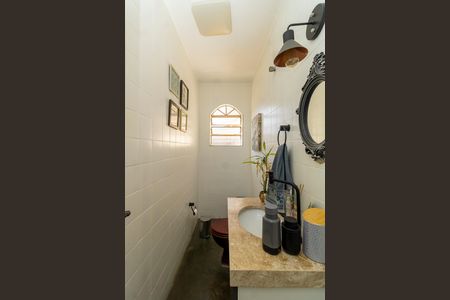 Casa à venda com 198m², 4 quartos e 2 vagas Casa à venda com 198m², 4 quartos e 2 vagasLavabo