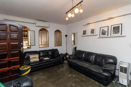 Casa à venda com 198m², 4 quartos e 2 vagas Casa à venda com 198m², 4 quartos e 2 vagasSala