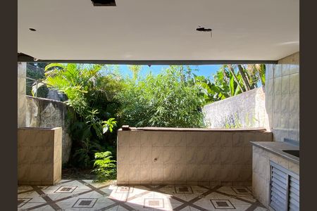 Casa à venda com 250m², 4 quartos e 1 vagaÁrea de Serviço