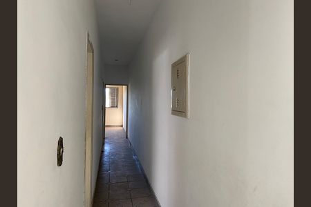 Corredor  de casa à venda com 4 quartos, 250m² em Km 18, Osasco