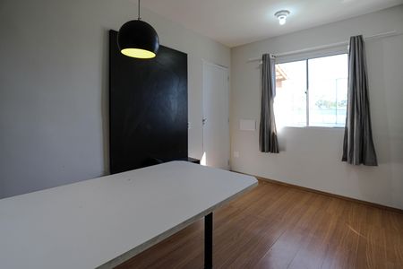 Sala de casa de condomínio para alugar com 2 quartos, 55m² em Vila Ipiranga, Mogi das Cruzes