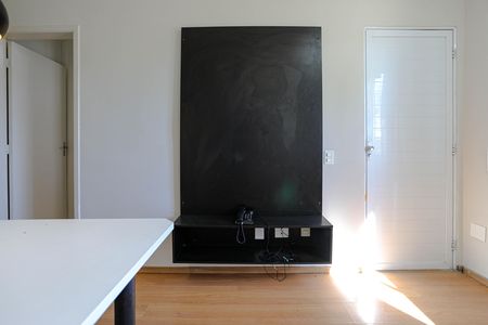 Sala de casa de condomínio para alugar com 2 quartos, 55m² em Vila Ipiranga, Mogi das Cruzes