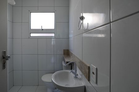Casa de condomínio para alugar com 55m², 2 quartos e 1 vaga Casa de condomínio para alugar com 55m², 2 quartos e 1 vagaBanheiro