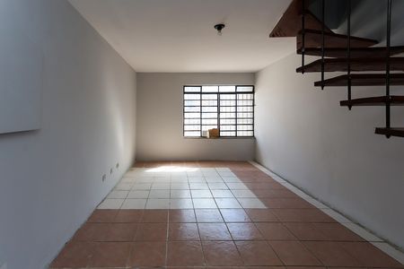 Casa à venda com 130m², 4 quartos e 3 vagas Casa à venda com 130m², 4 quartos e 3 vagasSala