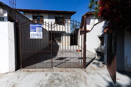 Casa à venda com 130m², 4 quartos e 3 vagas Casa à venda com 130m², 4 quartos e 3 vagasFachada