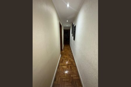 Casa à venda com 220m², 3 quartos e 3 vagas Casa à venda com 220m², 3 quartos e 3 vagasCorredor