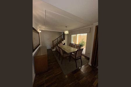 Casa à venda com 220m², 3 quartos e 3 vagas Casa à venda com 220m², 3 quartos e 3 vagasSala de Jantar