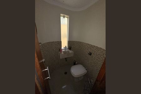 Casa à venda com 220m², 3 quartos e 3 vagas Casa à venda com 220m², 3 quartos e 3 vagasBanheiro