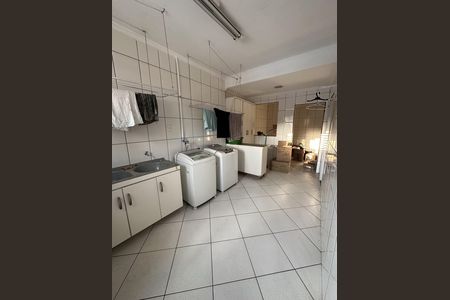 Casa à venda com 220m², 3 quartos e 3 vagas Casa à venda com 220m², 3 quartos e 3 vagasÁrea de Serviço