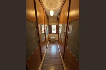 Casa à venda com 220m², 3 quartos e 3 vagas Casa à venda com 220m², 3 quartos e 3 vagasCloset