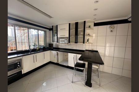 Casa à venda com 220m², 3 quartos e 3 vagas Casa à venda com 220m², 3 quartos e 3 vagasCozinha