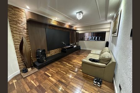 Casa à venda com 220m², 3 quartos e 3 vagas Casa à venda com 220m², 3 quartos e 3 vagasSala