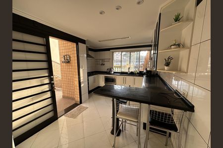 Casa à venda com 220m², 3 quartos e 3 vagas Casa à venda com 220m², 3 quartos e 3 vagasCozinha