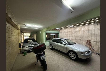 Casa à venda com 220m², 3 quartos e 3 vagas Casa à venda com 220m², 3 quartos e 3 vagasGaragem