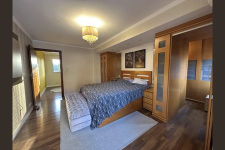 Casa à venda com 220m², 3 quartos e 3 vagas Casa à venda com 220m², 3 quartos e 3 vagasQuarto