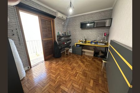 Casa à venda com 220m², 3 quartos e 3 vagas Casa à venda com 220m², 3 quartos e 3 vagasQuarto