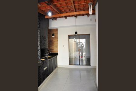 Casa para alugar com 163m², 4 quartos e 2 vagas Casa para alugar com 163m², 4 quartos e 2 vagasDetalhe - Churrasqueira
