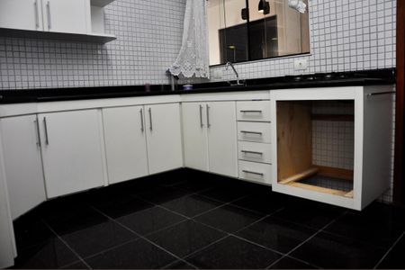 Casa para alugar com 163m², 4 quartos e 2 vagas Casa para alugar com 163m², 4 quartos e 2 vagasDetalhe - Cozinha