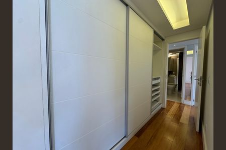 Apartamento para alugar com 100m², 3 quartos e 2 vagasCloset da suíte