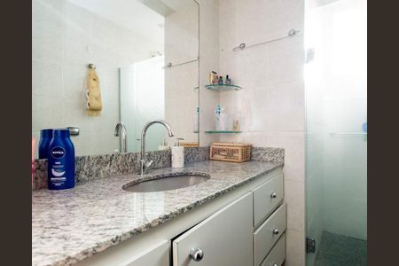 Banheiro  de apartamento à venda com 3 quartos, 100m² em São Pedro, Belo Horizonte