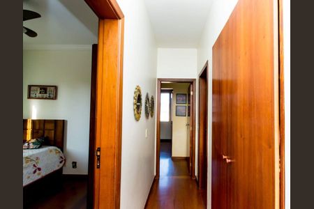 Corredor  de apartamento à venda com 3 quartos, 100m² em São Pedro, Belo Horizonte