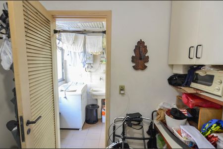 Apartamento à venda com 113m², 3 quartos e 2 vagas Apartamento à venda com 113m², 3 quartos e 2 vagasQuarto de Serviço