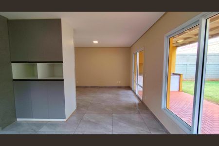 Casa de condomínio para alugar com 130m², 3 quartos e 2 vagas