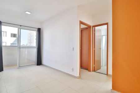Sala de apartamento para alugar com 2 quartos, 48m² em Jardim Holanda, Uberlândia