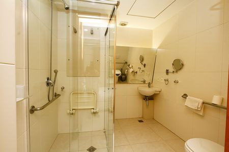 Banheiro de kitnet/studio para alugar com 1 quarto, 30m² em Cidade Jardim, Belo Horizonte